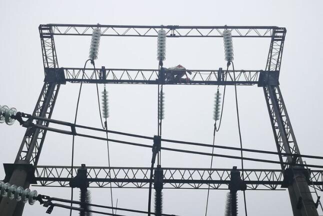 綜合型智能超聲波驅(qū)鳥器 為保護(hù)變電站驅(qū)鳥提供有力支持 綜合型智能超聲波驅(qū)鳥器 為保護(hù)變電站驅(qū)鳥提供有力支持